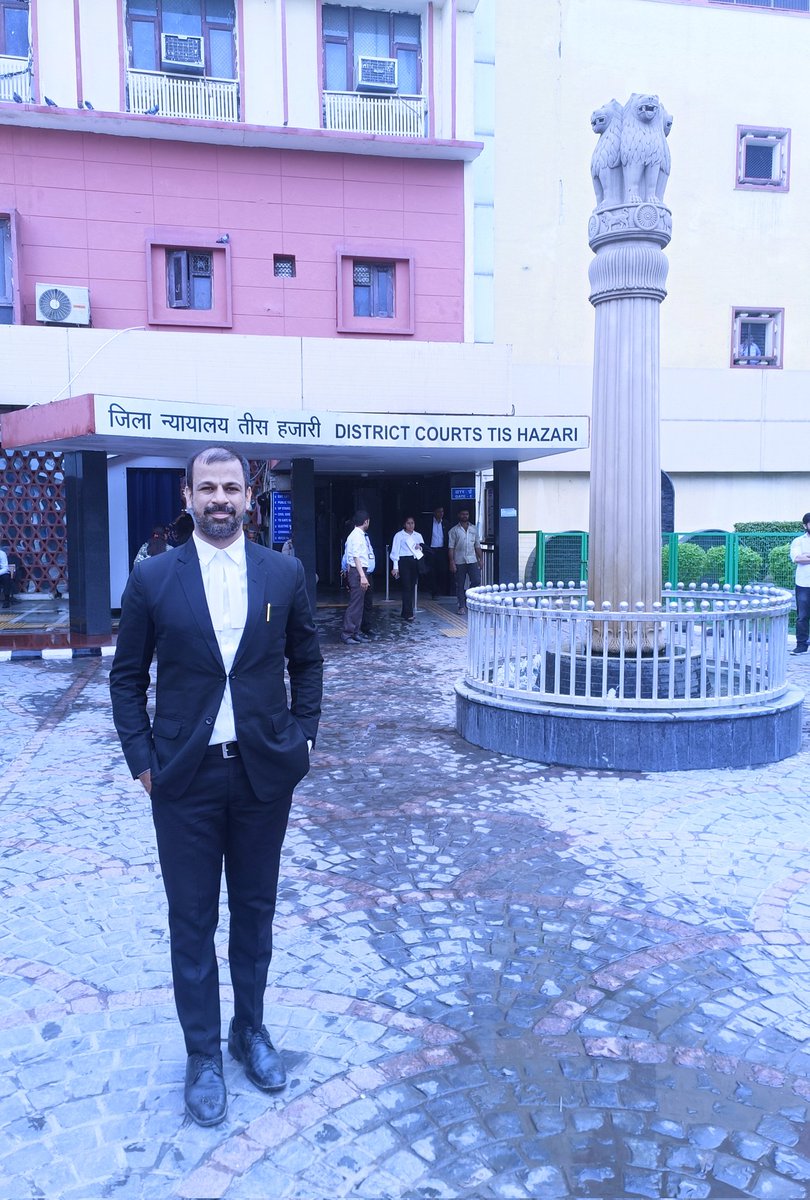 AdvLalitKumar5's tweet image. Being a lawyer is not merely a vocation, it is a public trust, and each of us has an obligation to give back to our country.
Happy Advocates&apos; Day to my entire legal fraternity.❤️💪