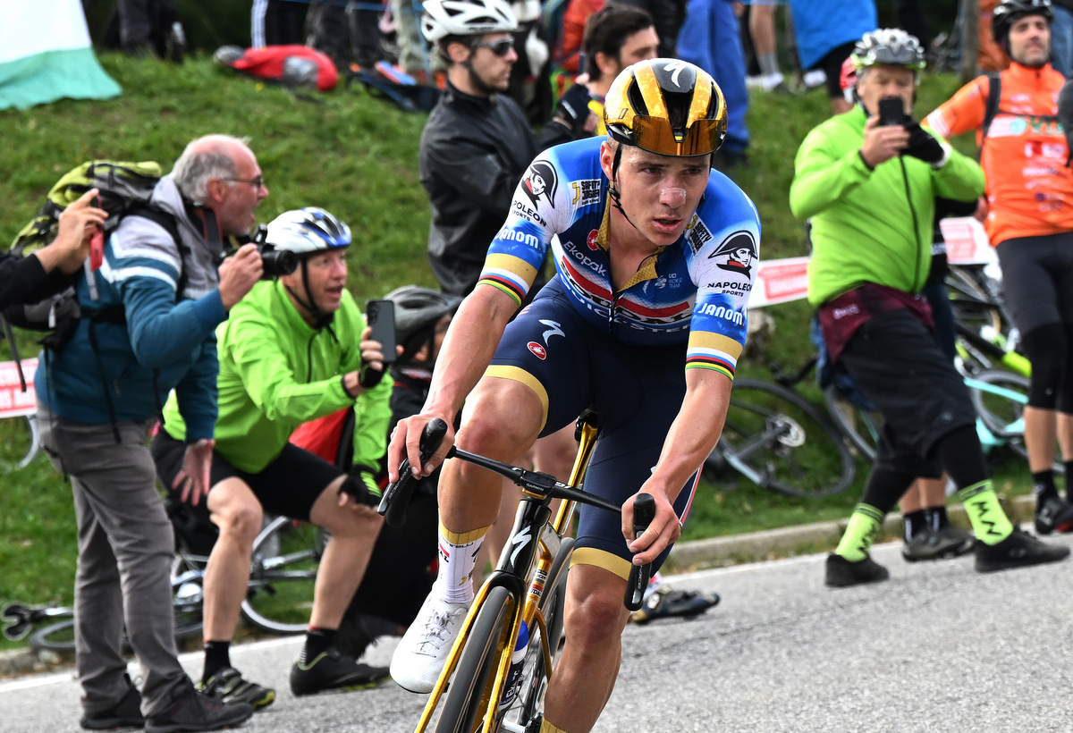 Soudal Quick-Step Pro Cycling Team (@soudalquickstep) on Twitter photo We have an update on <a href="/EvenepoelRemco/">Remco Evenepoel</a>, who was involved in an incident while training on Tuesday.
Read more about it and join us in wishing him a speedy recovery: soudal-quickstepteam.com/en/news/6799/rโฆ
Photo: <a href="/GettySport/">Getty Images Sport</a> We have an update on <a href="/EvenepoelRemco/">Remco Evenepoel</a>, who was involved in an incident while training on Tuesday.
Read more about it and join us in wishing him a speedy recovery: soudal-quickstepteam.com/en/news/6799/rโฆ
Photo: <a href="/GettySport/">Getty Images Sport</a>