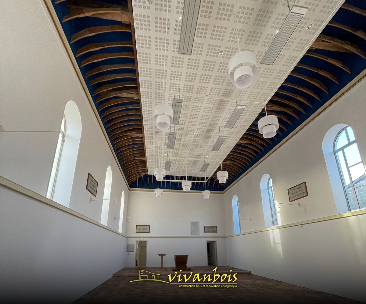 Rénovation de la charpente du Temple de Gémozac, imaginé par le cabinet d'architectes MG+. Notre équipe a mis tout son savoir-faire en œuvre pour restaurer et traiter la charpente de ce lieu historique tout en respectant l’authenticité de son architecture. maison-en-bois-17.fr/realisations/