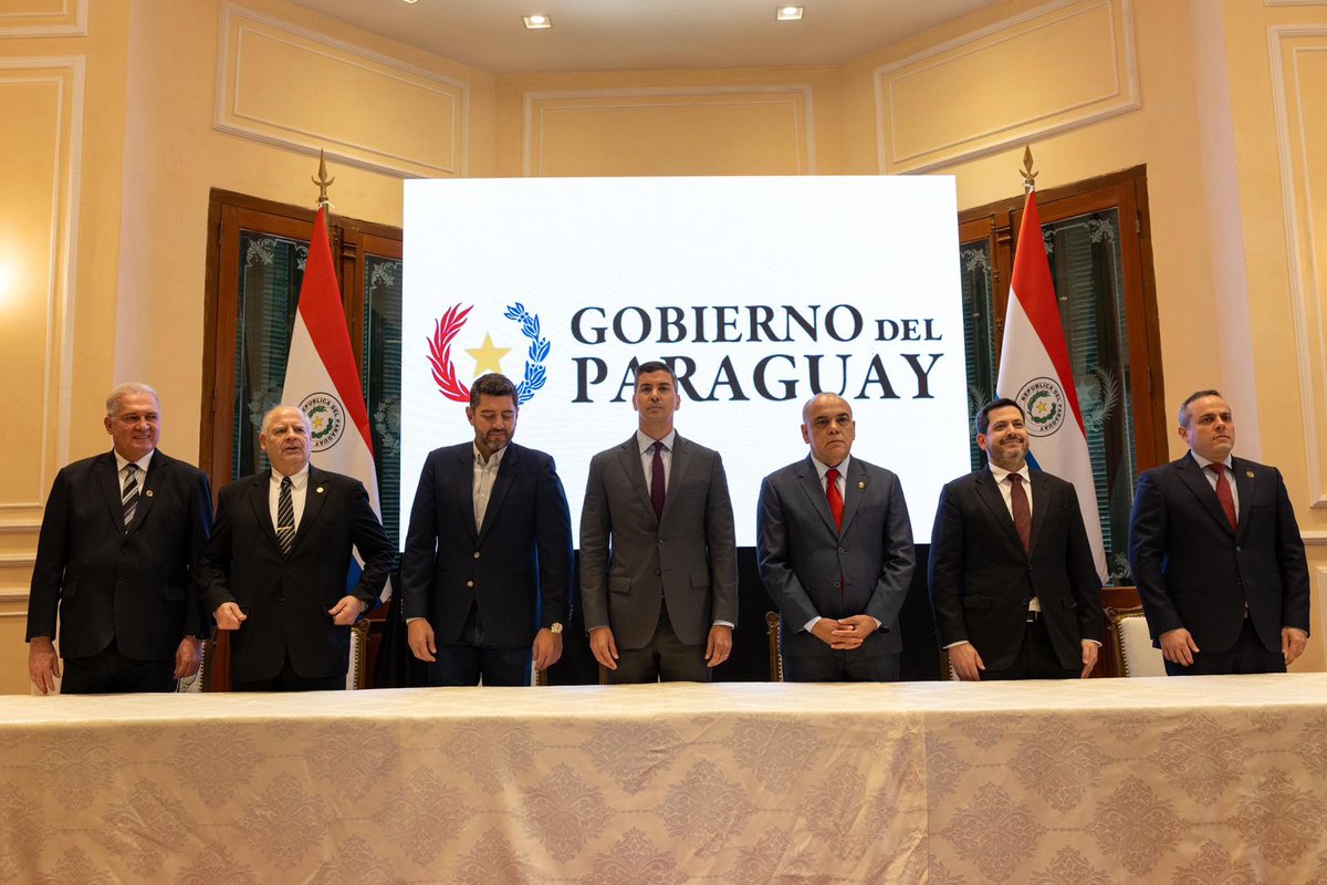 SantiPenap's tweet image. Hoy damos un paso que marcará la diferencia en nuestro camino hacia un Paraguay más íntegro y justo. Promulgamos la Ley “Que establece el Régimen Nacional de Integridad, Transparencia y Prevención de la Corrupción de la República del Paraguay”. Más que una norma, es un compromiso…