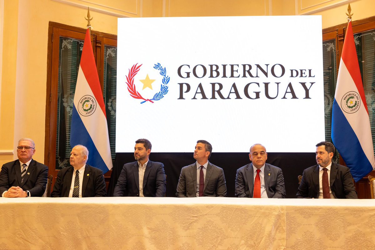 SantiPenap's tweet image. Hoy damos un paso que marcará la diferencia en nuestro camino hacia un Paraguay más íntegro y justo. Promulgamos la Ley “Que establece el Régimen Nacional de Integridad, Transparencia y Prevención de la Corrupción de la República del Paraguay”. Más que una norma, es un compromiso…