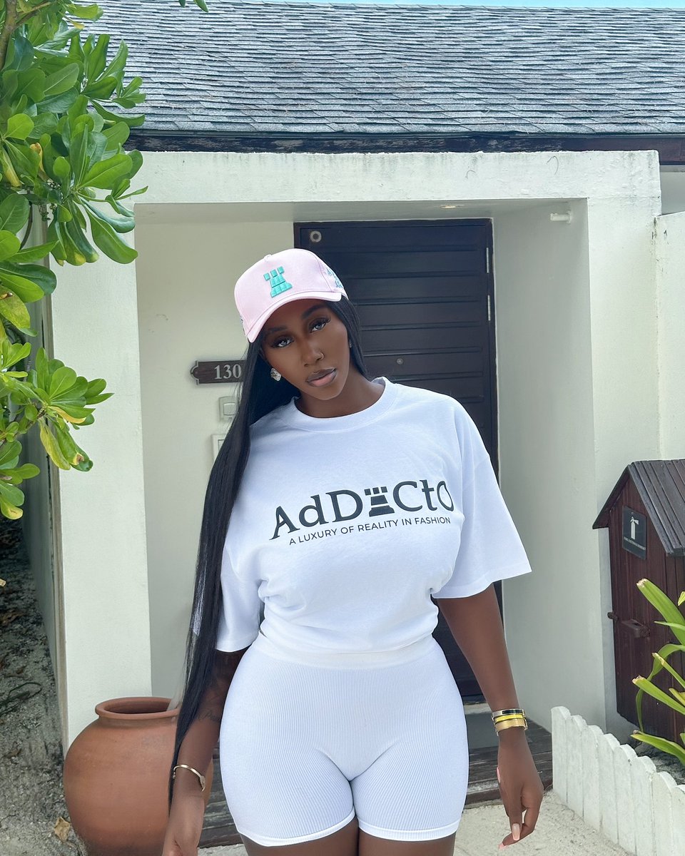 nellymbonu_'s tweet photo. Living life on the bright side

#NellyMbonu  
#addicto https://t.co/dnXAlGjulr
