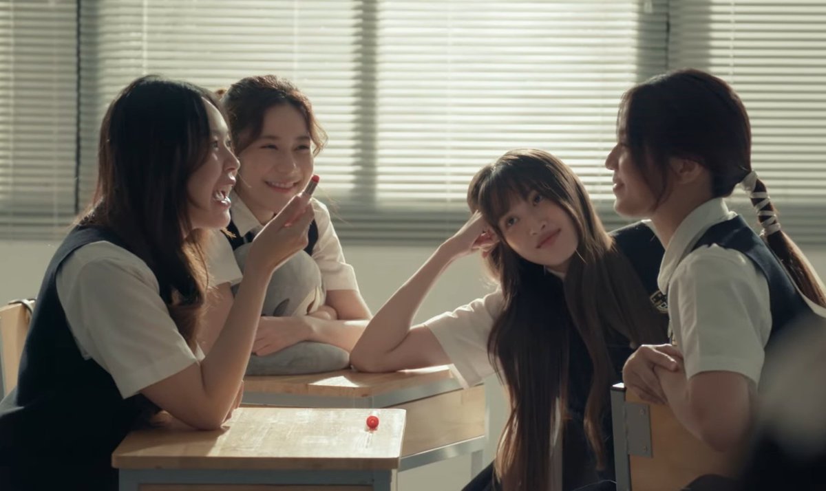 Eve's soft eyes when she look at her crush from the young age 🥹🥹

#HighSchoolFrenemyEP16
#วิวจูน #ViewJune