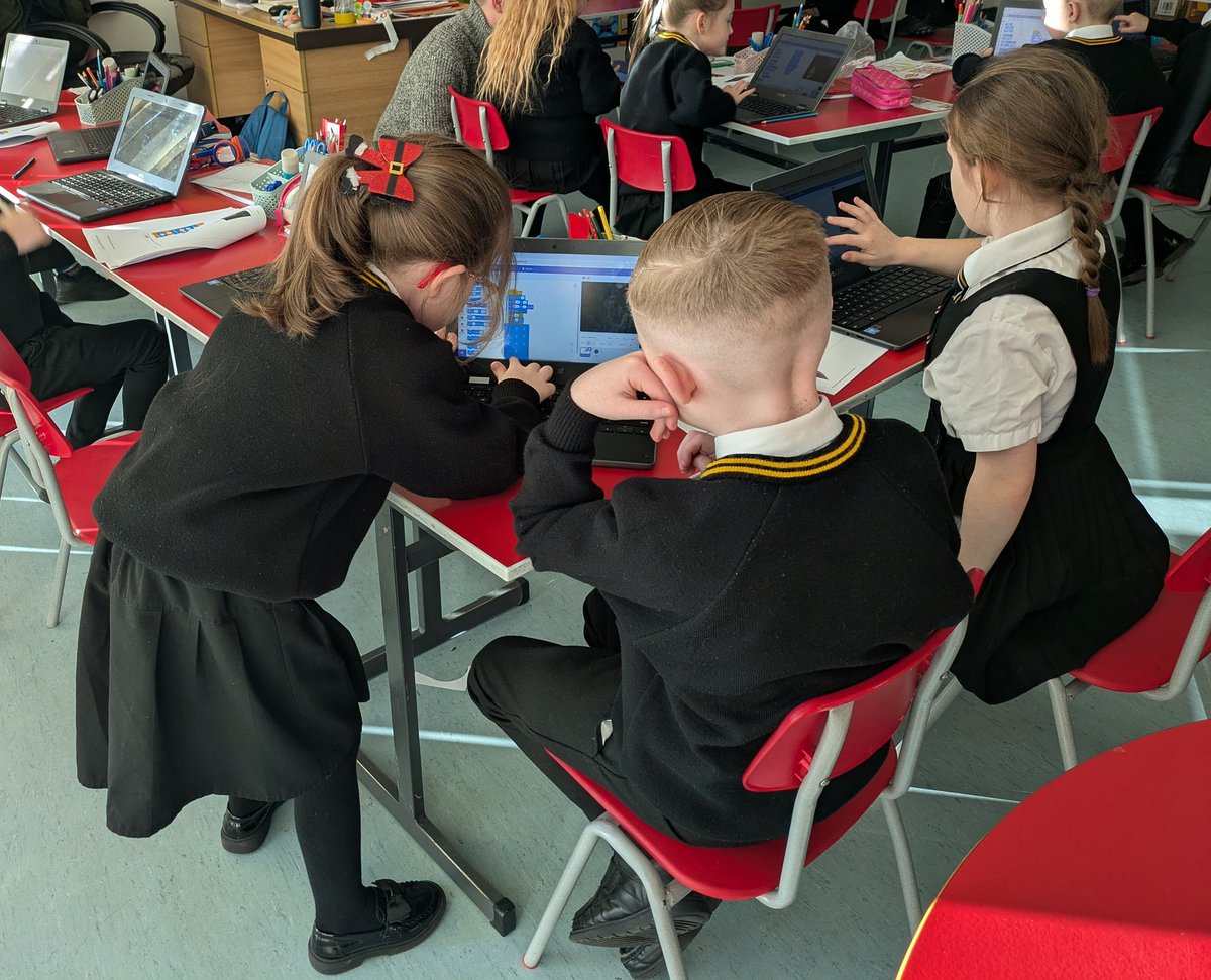 mulgrew_ciara's tweet image. Great to visit @ctrps1 & see the impact the fantastic EY #volunteers are having on the pupils participating in the @bitcni #TimeToCode programme! #InspiringFutureGenerations #TalentPipeline ❤️💻❤️ @DarrenBayliss_