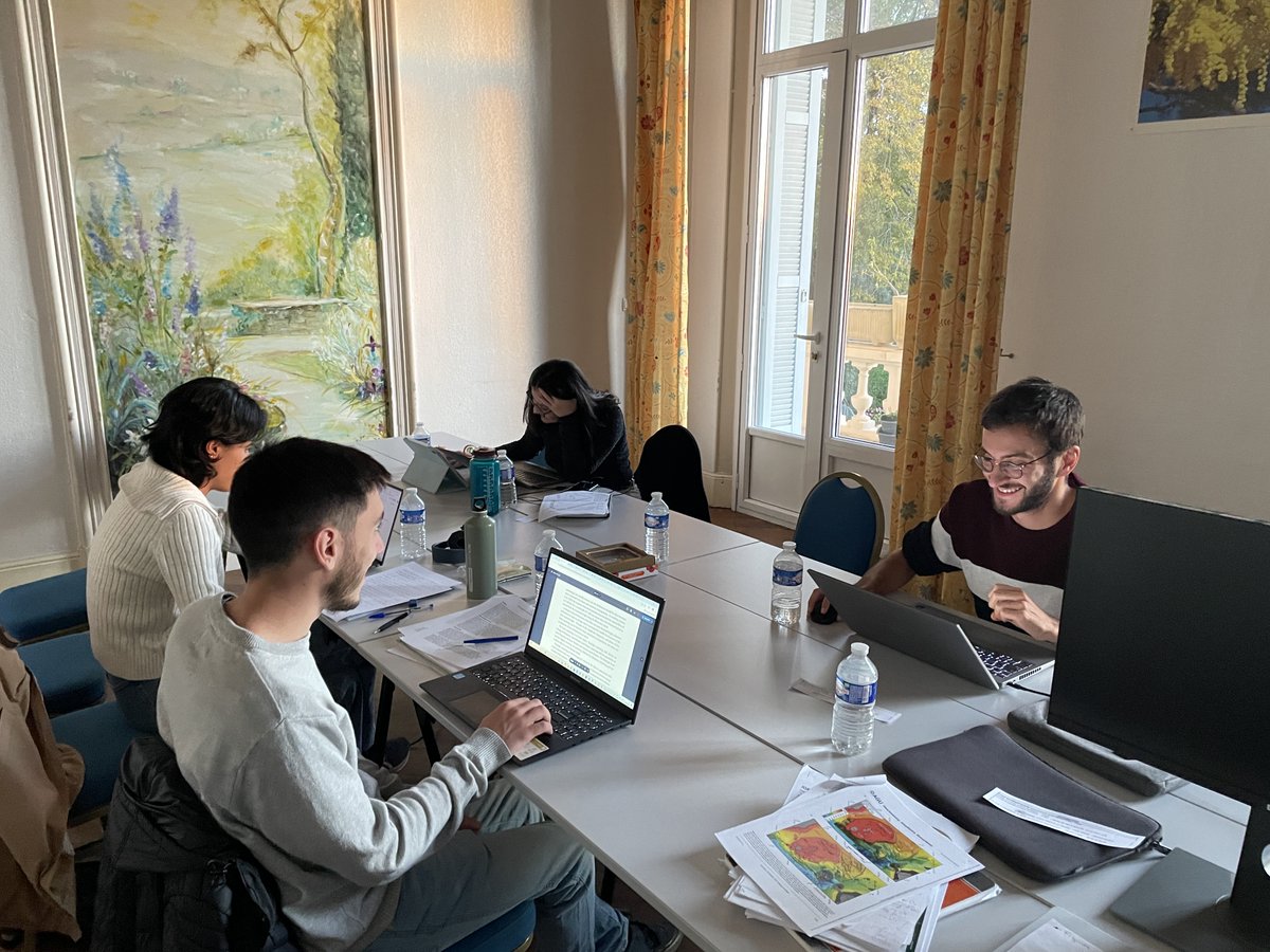 FredeLeclerc's tweet photo. I organized a 2-days writing retreat for the @EQ_Geoazur team in Fréjus! Two full day to focus on our writings, to discuss about scientific writing, to escape from the lab and focus on science, but also to share good moments with the team ! To organize again! https://t.co/LC488nqYMj