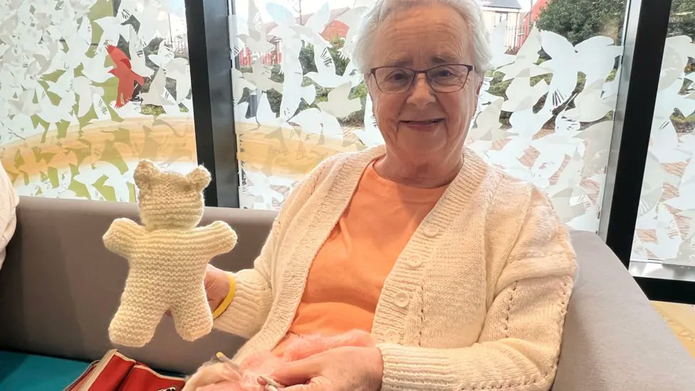 We are so proud of Stoke Gifford retirement village for taking part in <a href="/Teams4u/">Teams4u</a> Shoebox Appeal! 

As well as donations, residents also put their skills and creativity to work, knitting hats, crafting toys &amp; upcycling charity shop finds

Learn more here:extracare.org.uk/news/retiremen…