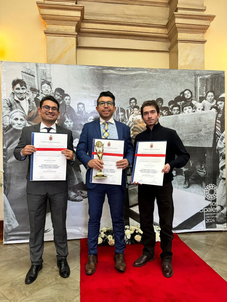 UDLAediciones's tweet photo. Estamos muy alegres de compartir con ustedes el registro fotográfico de lo que fue la condecoración de nuestros autores en los premios municipales. La excelencia y calidad académica de la UDLA se refleja en cada publicación que entregamos a los lectores. 

#Amoloqueleo https://t.co/RS0HlMSWOW