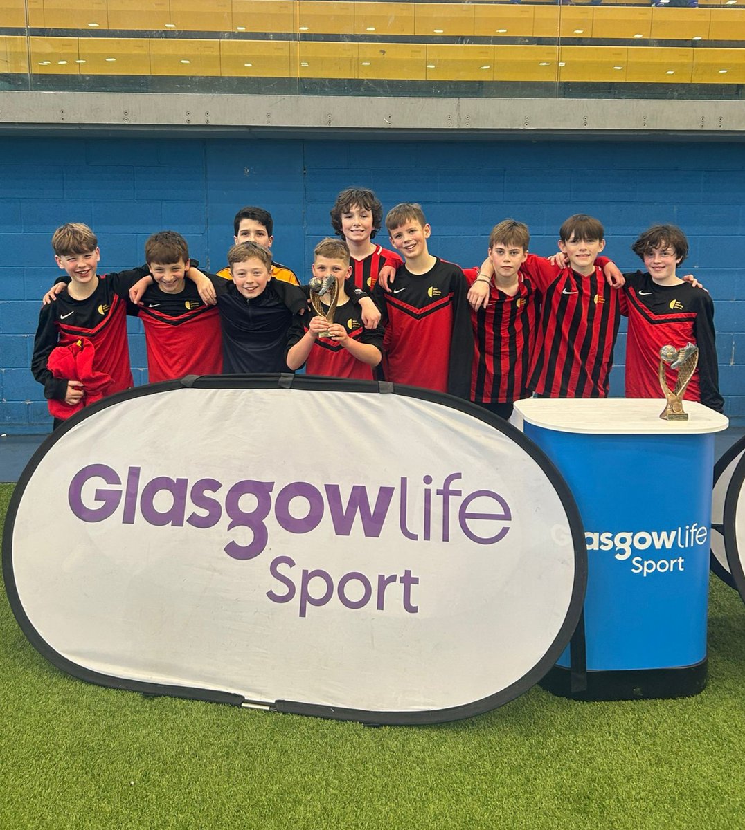 🏆 𝗦𝟭 𝗕𝗼𝘆𝘀 𝗔𝘂𝘁𝘂𝗺𝗻 𝗟𝗲𝗮𝗴𝘂𝗲 𝗪𝗶𝗻𝗻𝗲𝗿𝘀

The final presentation today was for the winners of the S1 Boys Autumn League.

After 5 weeks of fixtures, a massive congratulations goes to eventual winners, <a href="/SGGArdsgoil/">Àrd-sgoil Ghàidhlig Ghlaschu</a> who are deserved winners.

Well done boys 👏