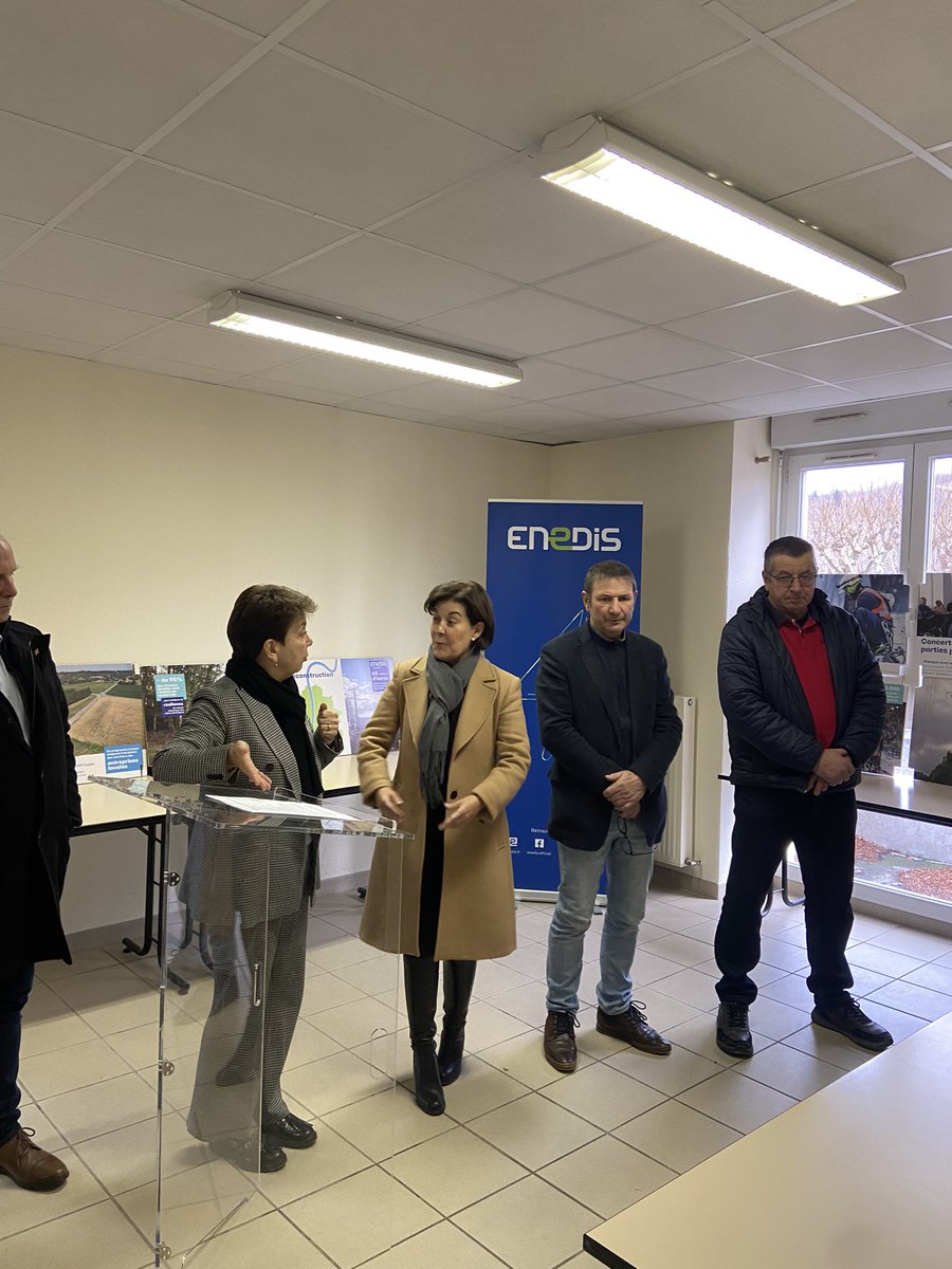 Enedis en Sillon Rhodanien (@enedis_rhod) on Twitter photo Clap de fin pour les inaugurations de chantiers reconstruction, suite à la crise neige de 2019.
Nous étions aujourd’hui à 📍Saint-Christophe-et-Le-Laris en présence des élus locaux et du <a href="/energiesded/">territoire d’énergie Drôme-SDED</a>
4.3 millions d’euros investis pour améliorer la résilience du réseau ! Clap de fin pour les inaugurations de chantiers reconstruction, suite à la crise neige de 2019.
Nous étions aujourd’hui à 📍Saint-Christophe-et-Le-Laris en présence des élus locaux et du <a href="/energiesded/">territoire d’énergie Drôme-SDED</a>
4.3 millions d’euros investis pour améliorer la résilience du réseau !