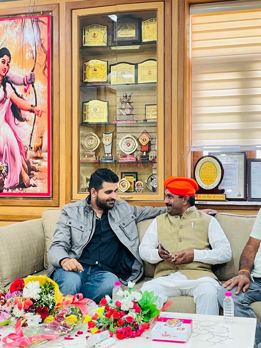 bhati_hathi's tweet photo. युवा हृदय सम्राट, संघर्षशील, जुझारू, नौजवान बड़े भाई ⁦@RavindraBhatiG⁩ जी को जन्मदिन की शुभकामनाएं.!

#HappyBirthdayRSB https://t.co/wkOzDeJCoR