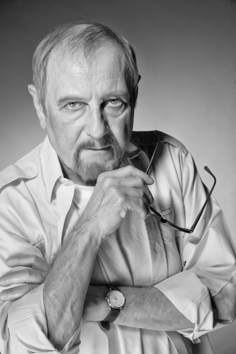 Po dlouhé těžké nemoci dnes nad ránem zemřel dlouholetý herec Činohry Národního divadla Rudolf Stärz. Čest jeho památce!