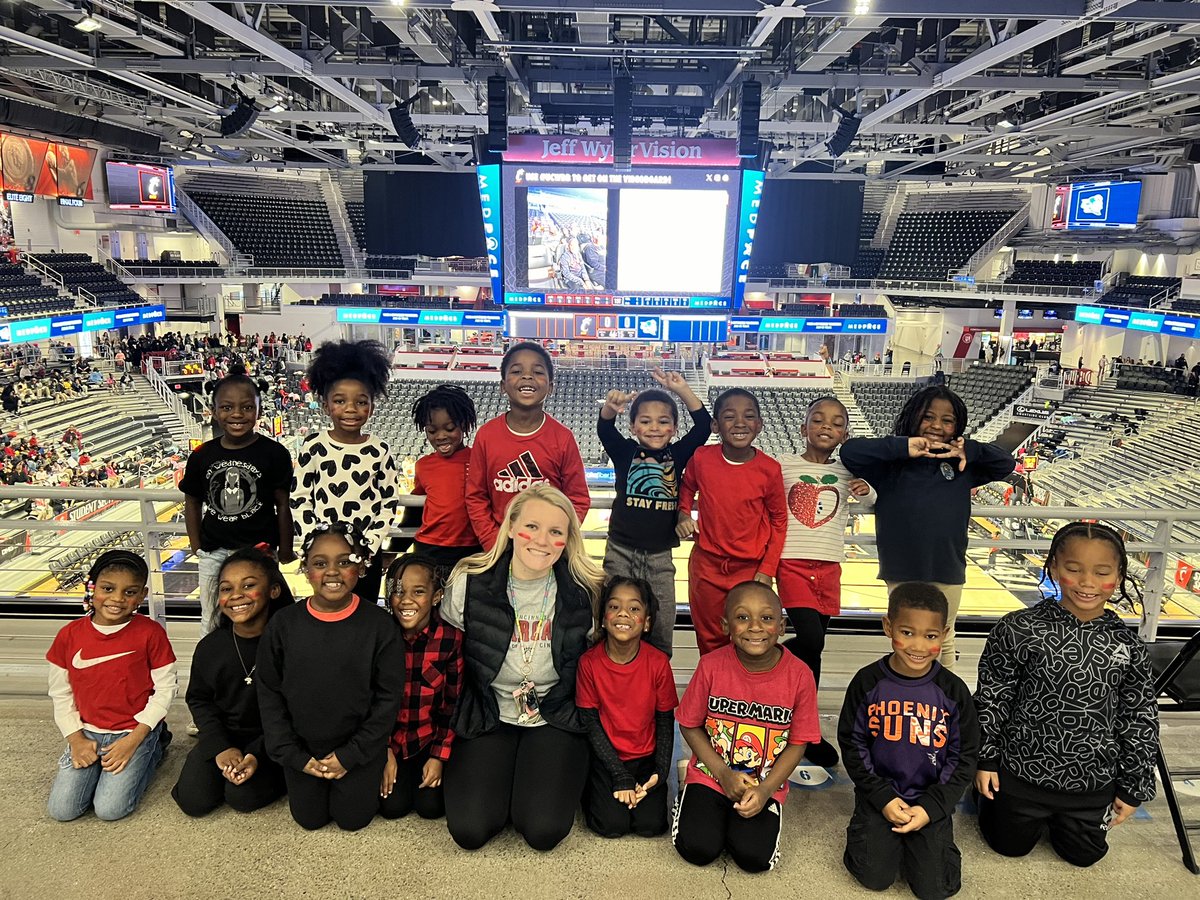 SailingsKinders's tweet photo. @GoBearcatsWBB CCPA Kindergartners are ready! Go Bearcats!!! ♥️🫶🏼🏀 #ucwbb https://t.co/Bg8JrSXHrr