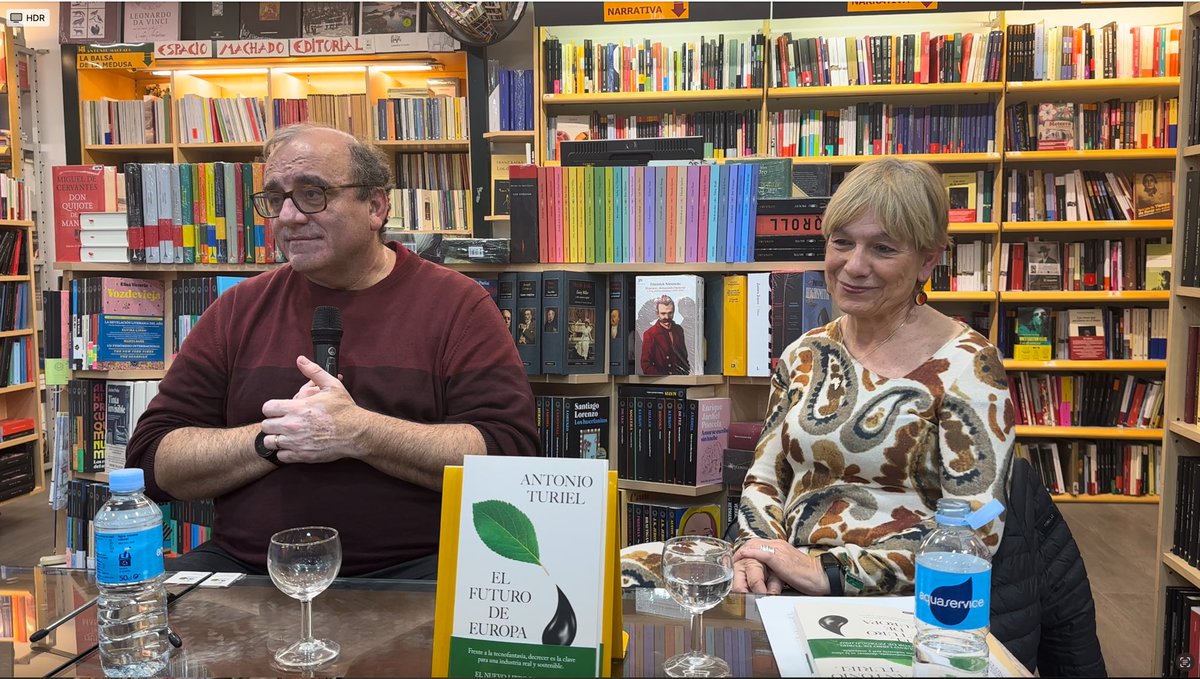 Ambientazo ayer en la presentación del libro de <a href="/amturiel/">Antonio Turiel</a> en librería <a href="/cbamadrid/">Círculo de Bellas Artes - Casa Europa</a> . Da para pensar mucho y eso es fundamental: pensar. Mañana en Barcelona! Con <a href="/JuanBordera/">Juan Bordera🌍🇵🇸</a>