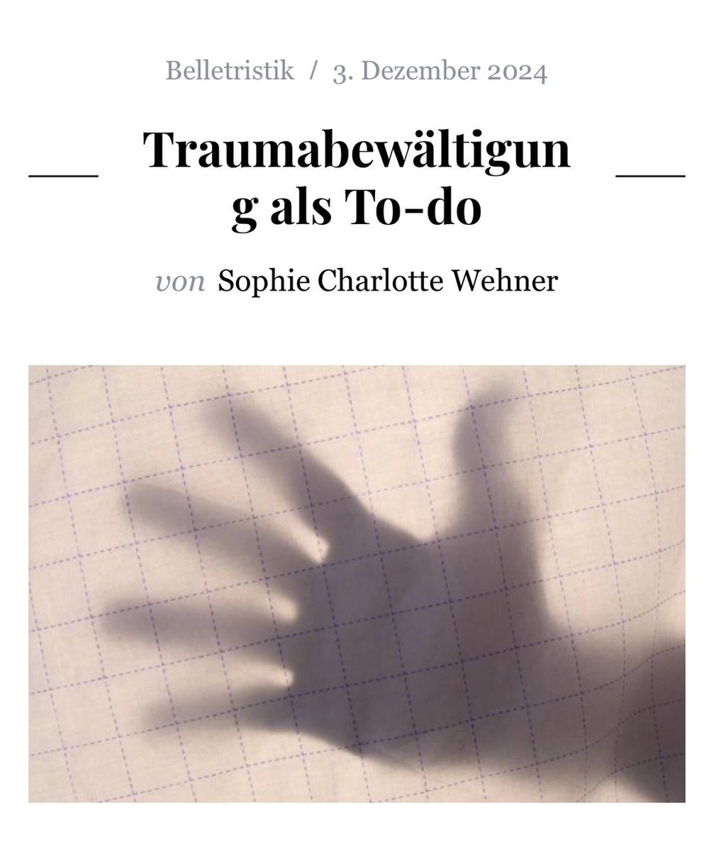 Ruth-Maria Thomas beobachtet in »Die schönste Version« eine Beziehung und die (strukturelle) Gewalt, in die sie eingebettet ist, ganz genau – und schaffte es damit auf die Longlist des deutschen Buchpreises. Mehr dazu in unserer Besprechung: litlog.de/traumabewaelti…