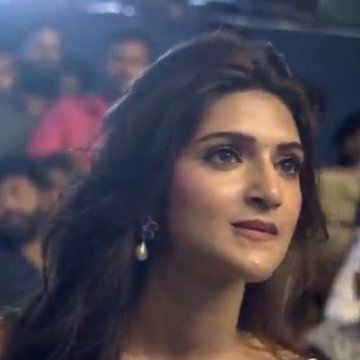 Gd4muWfasAApAip?format=jpg&name=360x360