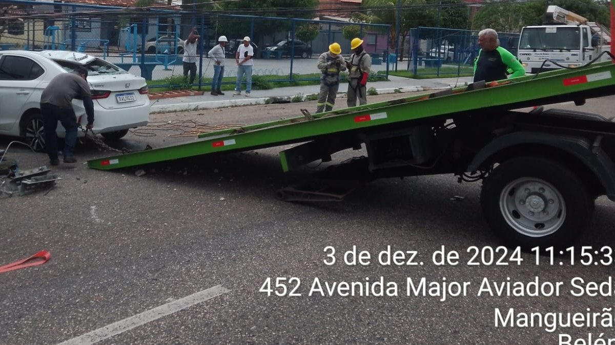 🚨Agentes de trânsito estiveram no apoio a um sinistro de trânsito na Centenário com Major Seda. O veículo envolvido, foi removido para o pátio, devido abandono na via. O perímetro continua com interdição parcial para conclusão dos serviços por parte da concessionária de energia.