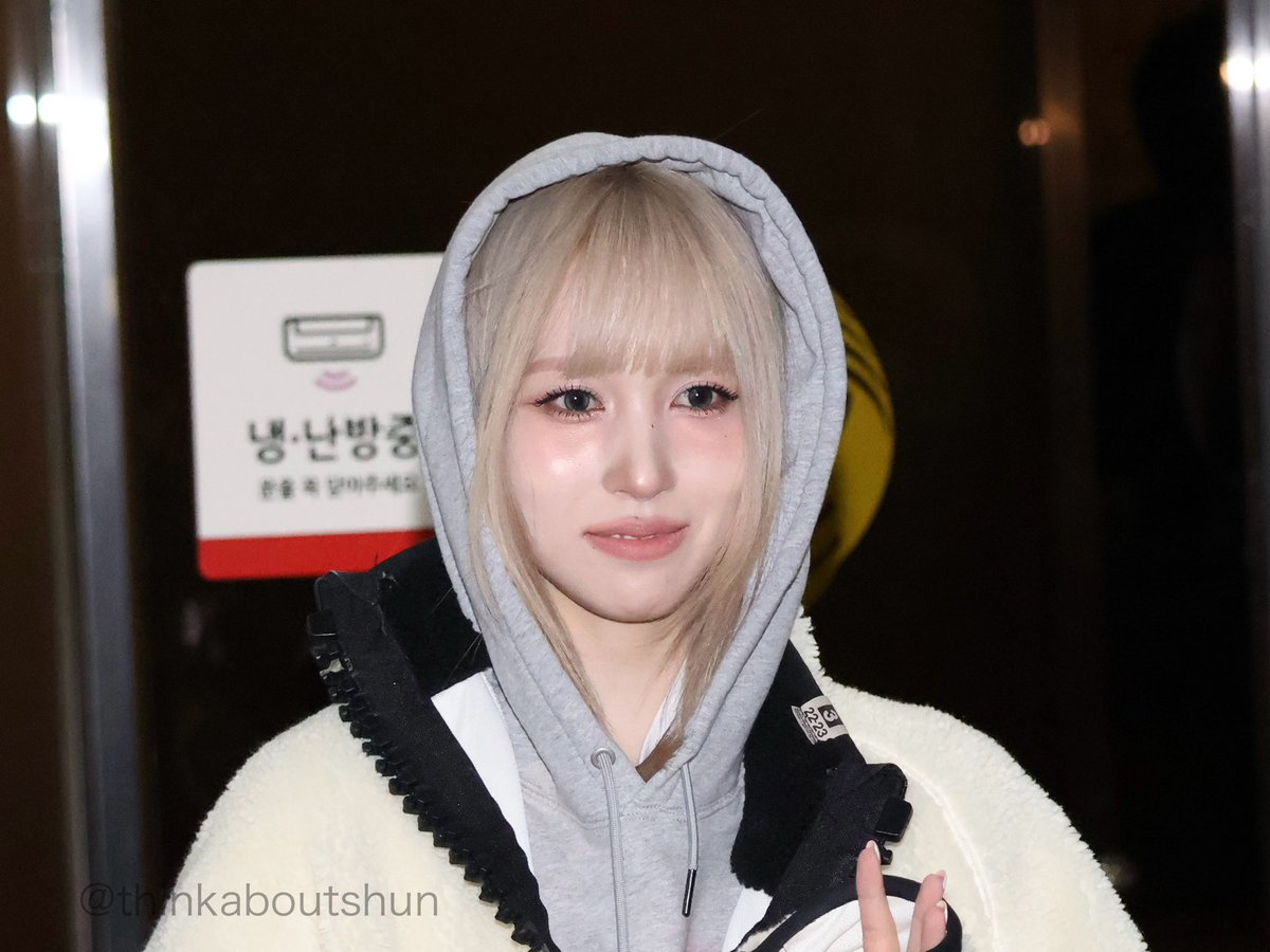sawa305s's tweet photo. 出勤時には一生懸命金髪隠してた いじらしいミナちゃんと、退勤時には堂々としてるミナちゃん全部まるっとかわいすぎてつらいね…… https://t.co/4KI25lfteP