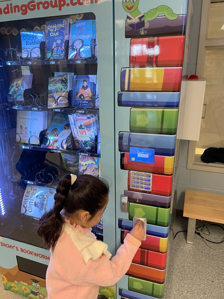 Andrea Palmisano (@mspalmisano) on Twitter photo Celebrating students that display positive virtues! Ss get to sign the Wall of Fame and get a book. Three students showed the virtues of kindness and thoughtfulness when they decided to get a book for a younger sibling💚🦉💚 <a href="/TeamDundalkES/">TeamDundalkES</a> @JenPilarski Celebrating students that display positive virtues! Ss get to sign the Wall of Fame and get a book. Three students showed the virtues of kindness and thoughtfulness when they decided to get a book for a younger sibling💚🦉💚 <a href="/TeamDundalkES/">TeamDundalkES</a> @JenPilarski