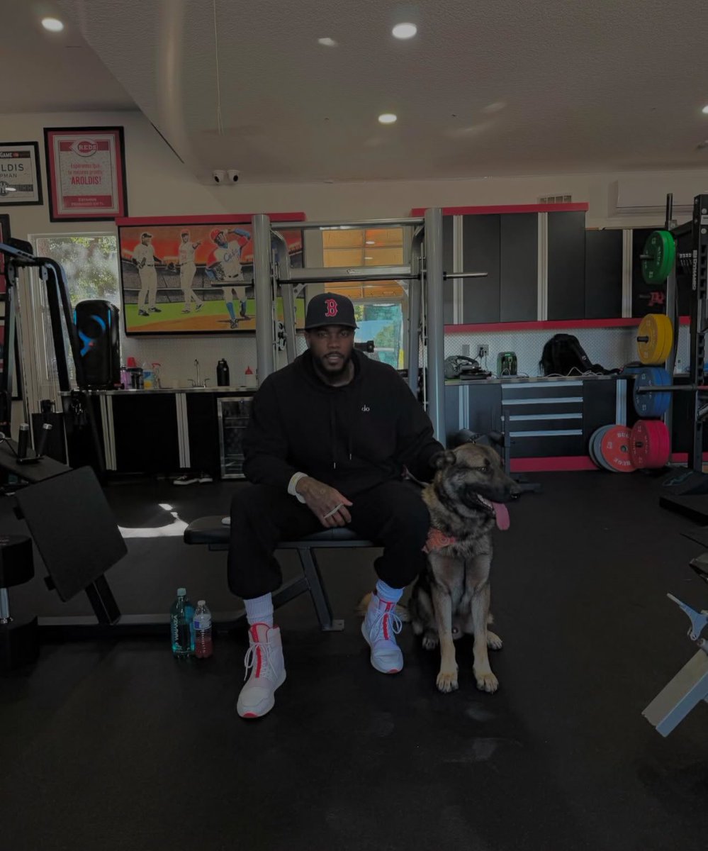 Aroldis Chapman (@achapman_105) on Twitter photo Let’s go! Let’s go!