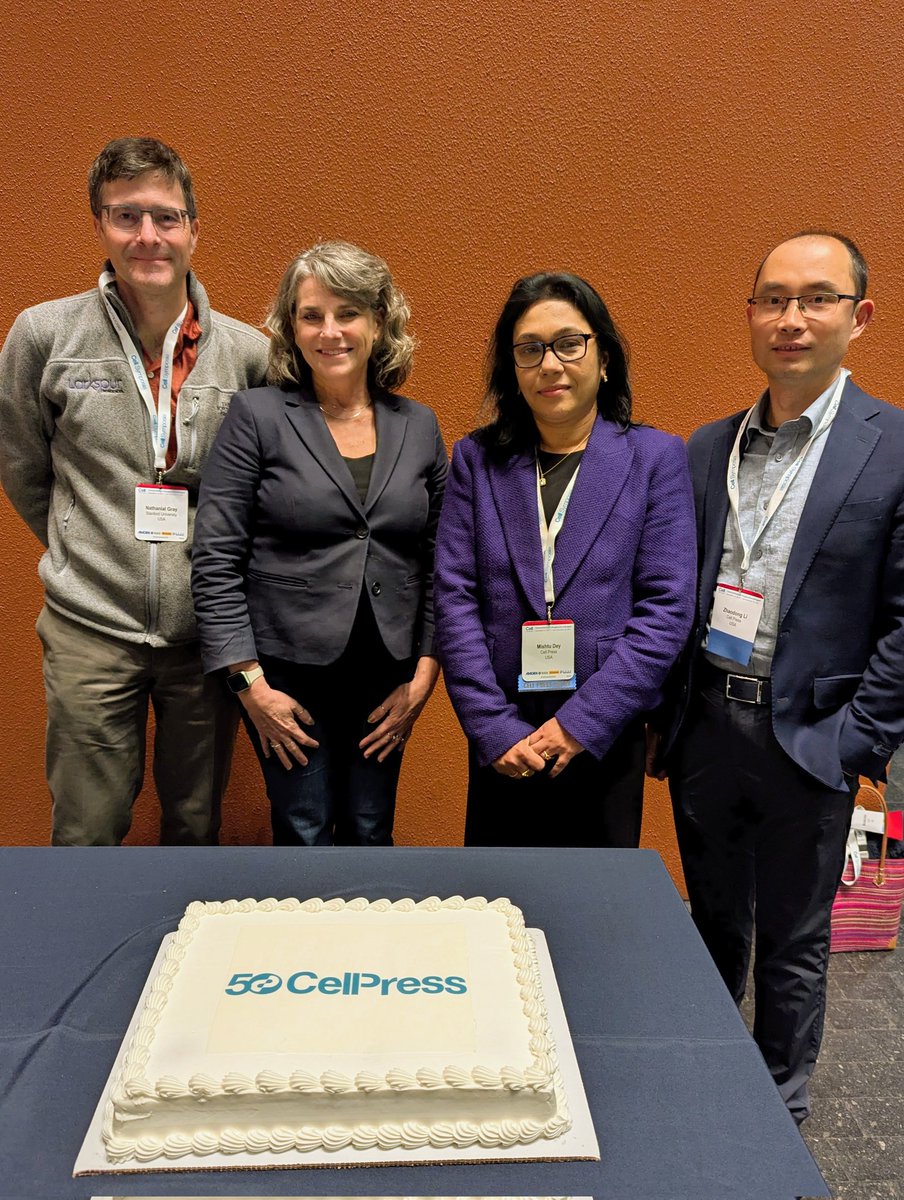CellSymposia's tweet image. Kicked off #CSChemBio2024 with an outstanding opening keynote by Kevan Shokat @kevansf and anniversary celebrations for @CellChemBiol (30th) and @CellPressNews (50th) at the welcome reception with our partners @UCSF. @Cancer_Cell