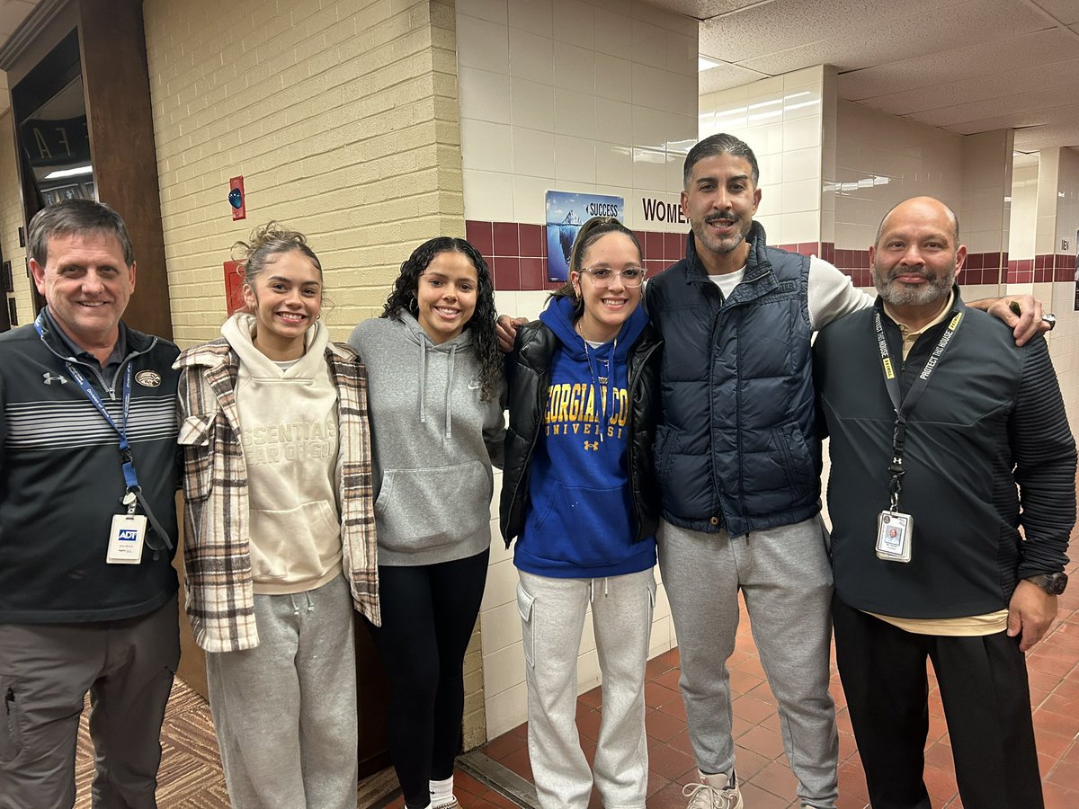 Always wonderful seeing my former players and staff back in the Nest. Great game of back &amp; forth action from both teams. Go Hawks &amp; Go Canes! 🙏🏼
