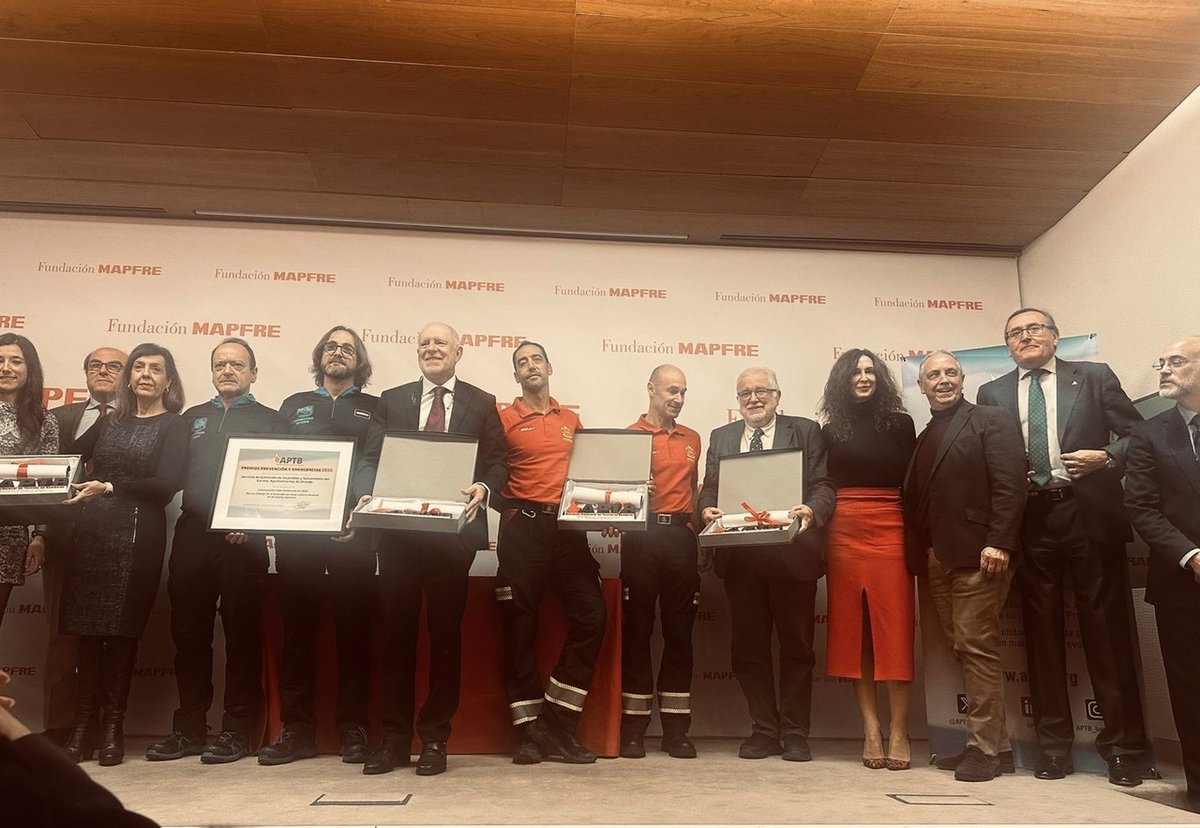 🚒 La <a href="/APTBBomberos/">APTB</a> ha entregado el Premio a la Intervención Más Destacada de 2023 al Equipo de Emergencia y Respuesta Inmediata de la <a href="/ComunidadMadrid/">Comunidad de Madrid</a> (#ERICAM).

🏅 En reconocimiento a su esfuerzo y trabajo en los terremotos de #Turquía y #Marruecos del pasado año.

#ASEM112