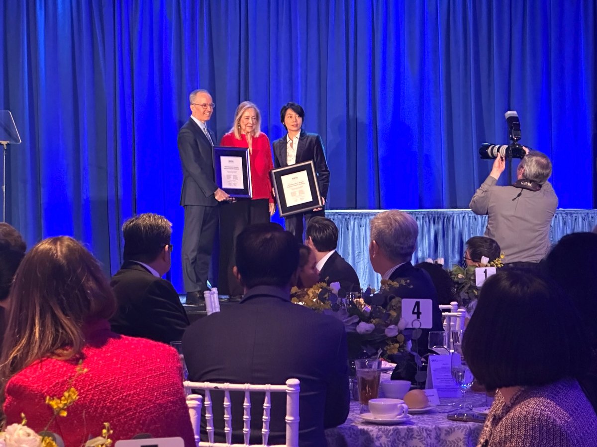 HeartLung's distinguished advisor, Dr. Claudia Henschke, who pioneered lung cancer screening, wins the RSNA 2024 Scientific Excellence Award 🏆⚕️

Congratulations to Dr. Claudia Henschke! 🎉

#CardioTwitter #AutoChamber #AICVD #AICAC #CCTA #CAC #CACscan #CACscore #calciumscore