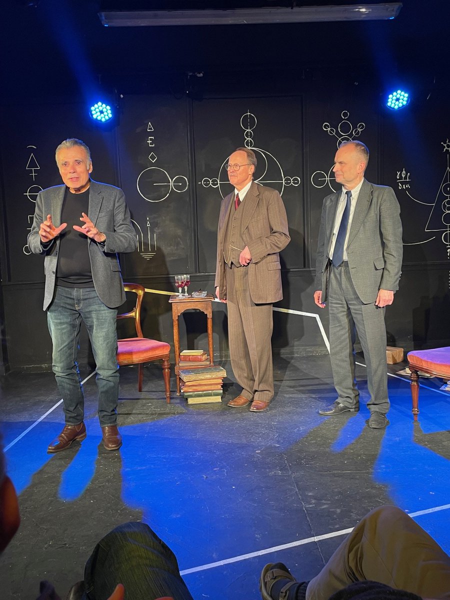 ArthurIMiller's tweet image. Alas, SYNCHRONICITY closed 30th November. It was a high for me to have two fine actors @istephenriddle and @JeremyDrakes portray Jung and Pauli. They became Jung and Pauli: vimeo.com/1032311247 On the last night I had the great honour of sharing the stage with them.
