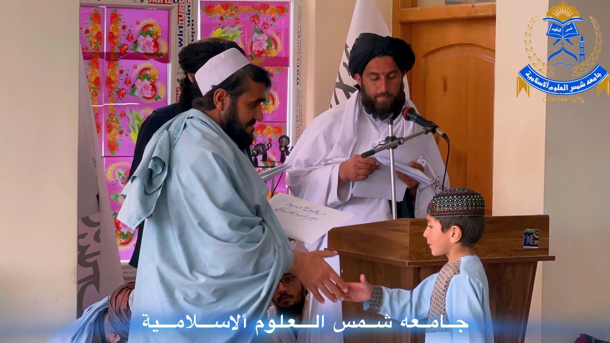jamiashams1's tweet photo. 1.د‌ جامعه شمس العلوم الاسلامیه‌ مدرسې د 1403 ه ش تعليمي کال د کلنيو اخيري ازموينو په اخيستلو سره د الله ج په ځانګړې مهرباني او لورينه د يوي پرتمینې جلسې په دايرولو سره پای ته ورسېده.
په جوړه شوي جلسه کې علماء کرامو،د سيمي مخورو مشرانو ،سپينږيرو ، د شاګردانو د کورنيو غړو والدینو https://t.co/hAuYQyiimk