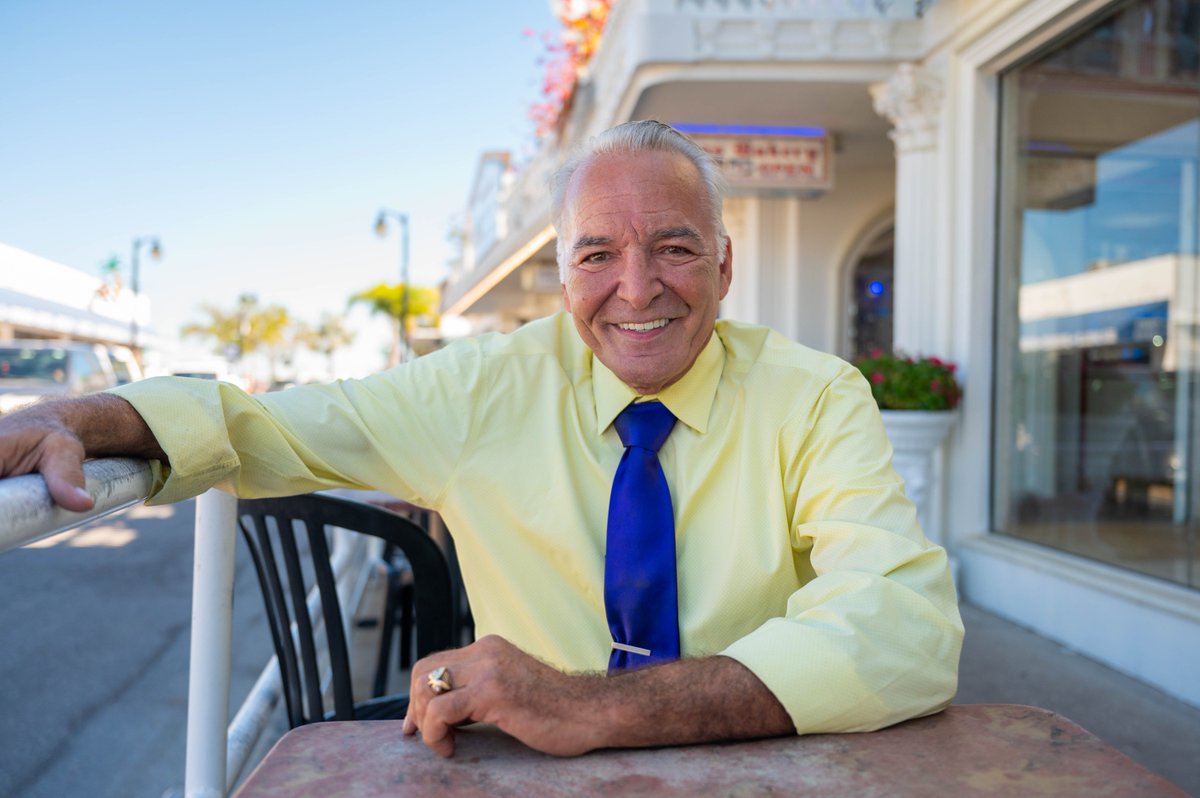 VisitSPC's tweet photo. Opa! Hellas Restaurant & Bakery is #StillShining bright in the heart of Tarpon Springs! When was the last time you indulged in a delicious meal or sweet treat at this beloved spot? π¬π·π #Hellas #TarponSprings #SpongeDocks https://t.co/Caw6xaay0U