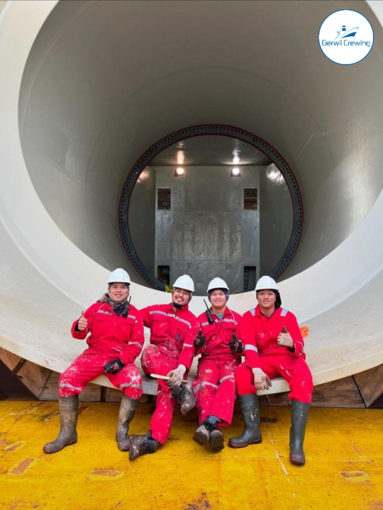 GerwilCrewing's tweet photo. Crew of Hendrik-S on duty with windmills as cargo 💪

Bemanning van Hendrik-S aan het werk met een lading vol windmolens💪

#shipping #gerwilcrewing #maritime #marinejobs #seajobs #YourCrewOurCare https://t.co/yxvC1z7FJy