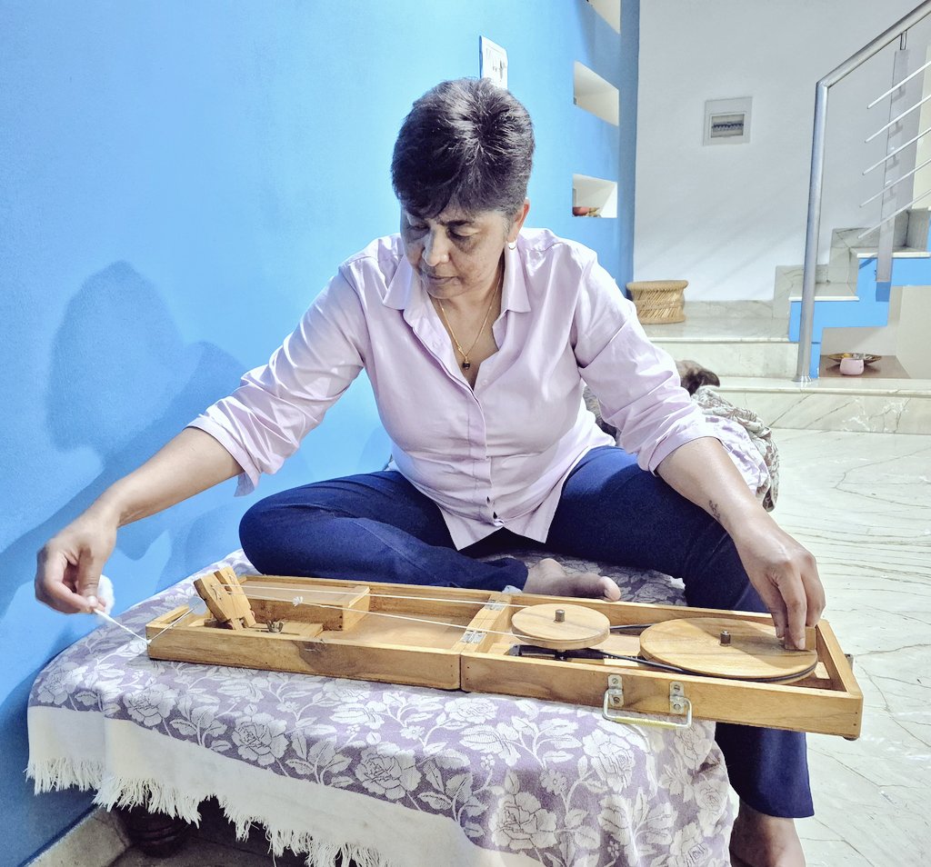 KavithaReddyKR's tweet photo. The Politics of spinning..... 100 years of #Bapu as AICC President, a real tribute to #Bapu if I could spin a fine thread of Hope, Peace, Prosperity, Harmony......on behalf of every Indian! 🥰🥰
#SpinForJobs #SpinForProgress #SpinForEquality #SpinForJustice
#KavithaReddyKR #WomenInPolitics #WomenAtWork #WomenForWomen #JaiBhim #Bapu #Mahatma #MohabbatKiDukan