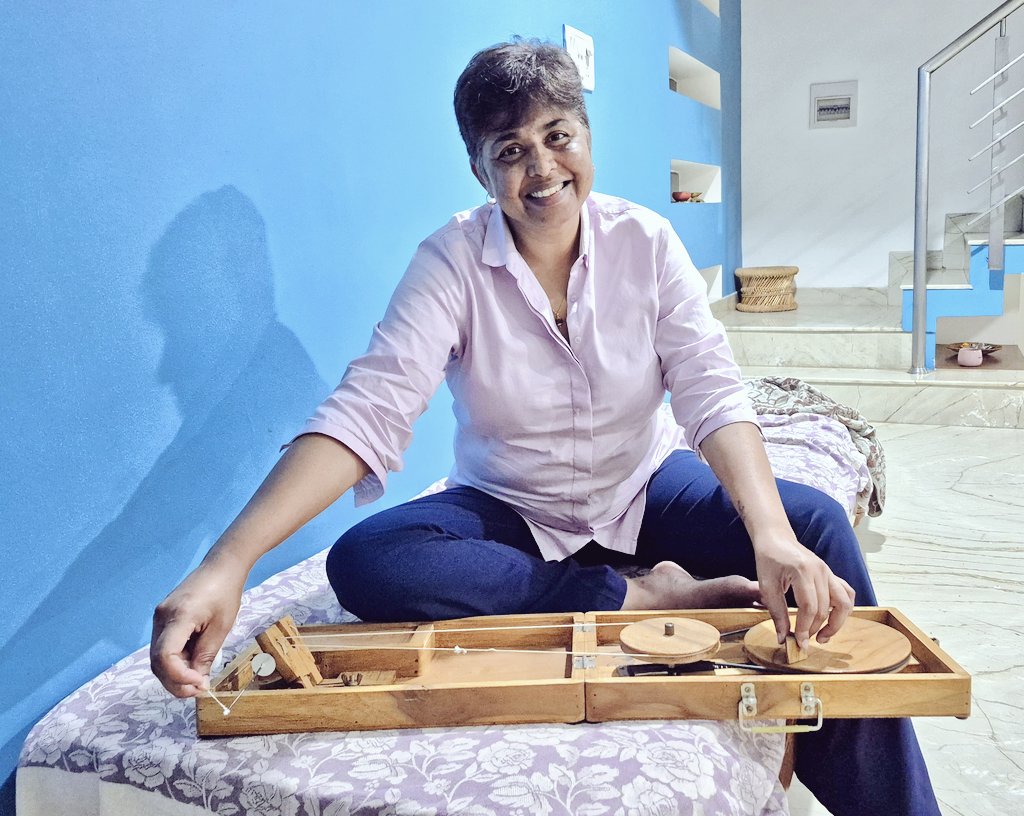 KavithaReddyKR's tweet photo. The Politics of spinning..... 100 years of #Bapu as AICC President, a real tribute to #Bapu if I could spin a fine thread of Hope, Peace, Prosperity, Harmony......on behalf of every Indian! 🥰🥰
#SpinForJobs #SpinForProgress #SpinForEquality #SpinForJustice
#KavithaReddyKR #WomenInPolitics #WomenAtWork #WomenForWomen #JaiBhim #Bapu #Mahatma #MohabbatKiDukan