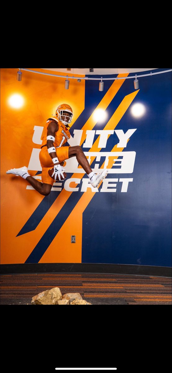 Please help us congratulate Darien Fantroy, as he will be signing his NLI with the University of Texas at El Paso on Wednesday December 4th at 4:00 pm in the culinary dining hall. He will be continuing his education on a full division 1 football scholarship! #Steersup 🤘