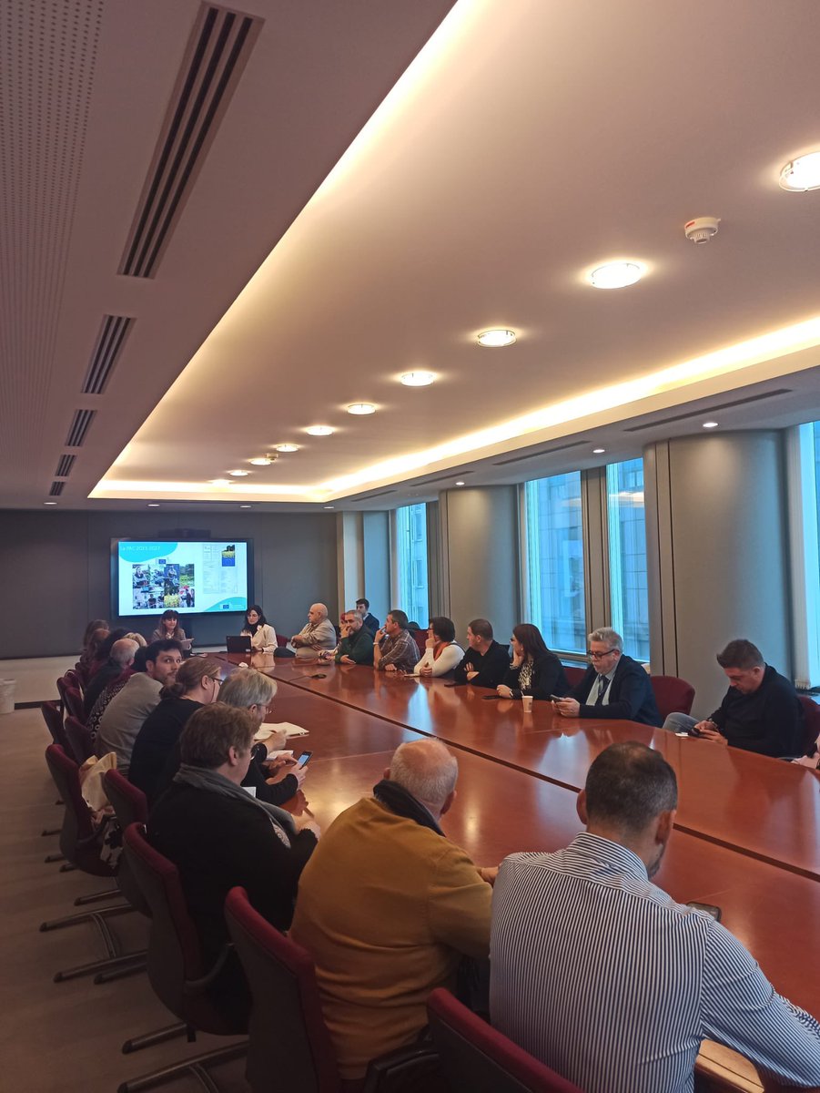 Nacho Sánchez Amor (@nachosamor) on Twitter photo Encantado de recibir a <a href="/soprodevaje/">SOPRODEVAJE</a> hoy en <a href="/Europarl_ES/">Parlamento Europeo en España</a> como primer grupo de visita de la legislatura.
🇪🇺Además de la visita institucional, con la participación de <a href="/nevado_campo/">Elena Nevado del Campo</a>
👩🌾Hemos organizado una reunión de alto nivel sobre Desarrollo Rural con <a href="/EUAgri/">EU Agriculture🌱</a> y <a href="/JuntaEx_Europa/">Delegación de Extremadura en Bruselas</a> Encantado de recibir a <a href="/soprodevaje/">SOPRODEVAJE</a> hoy en <a href="/Europarl_ES/">Parlamento Europeo en España</a> como primer grupo de visita de la legislatura.
🇪🇺Además de la visita institucional, con la participación de <a href="/nevado_campo/">Elena Nevado del Campo</a>
👩🌾Hemos organizado una reunión de alto nivel sobre Desarrollo Rural con <a href="/EUAgri/">EU Agriculture🌱</a> y <a href="/JuntaEx_Europa/">Delegación de Extremadura en Bruselas</a>