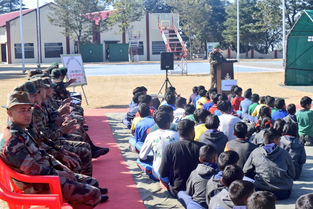 PRODefDehradun's tweet photo. 15 day #SportsCoachingCamp organised by #GRRC with professional coaching support by Agra University in #Lansdowne came to a close!
400 #athletes from Army Public School, Kendriya Vidyalaya &Cantt Board School participated.
Looking at a #shiningfuture of #sports in #Uttarakhand. https://t.co/VMnLQOCewW