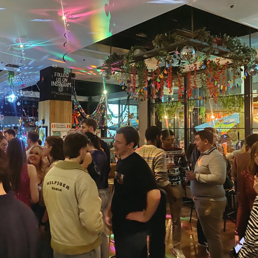 Last Saturday we were lucky enough to welcome over 120 recent Worcester graduates to our annual Young Alumni Group Christmas Party in London 🥂🎄 A massive thank you to YAG Leader Thomas Bithell (2019, Chemistry) for organising, and to everybody who came along!