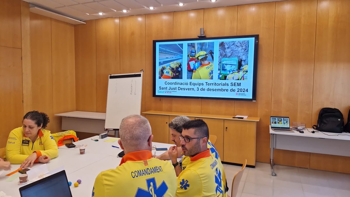 semgencat's tweet photo. #EstàPassant: imatges de la reunió de Coordinació d'Equips Territorials #SEM, a la Regió Sanitària Metro Sud, que té lloc avui a la població de Sant Just Desvern. https://t.co/4aTGIULanI