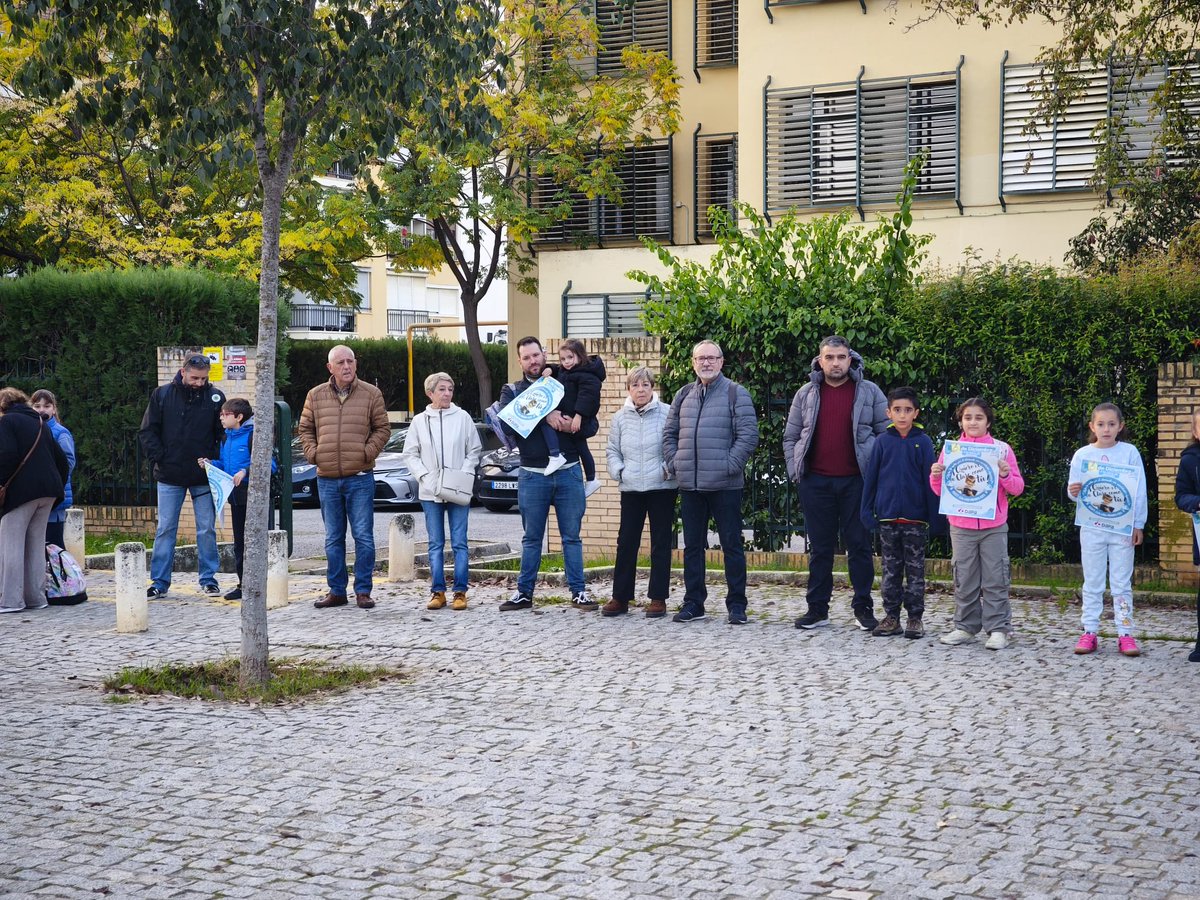 fampasevilla's tweet photo. La comunidad educativa del CEIP Lope de Rueda de #Sevilla por los derechos del alumnado con necesidades especiales 
#QuieroIrAClaseComoTu
@Codapa_And 
💙💙 https://t.co/MqonJIGZ0H