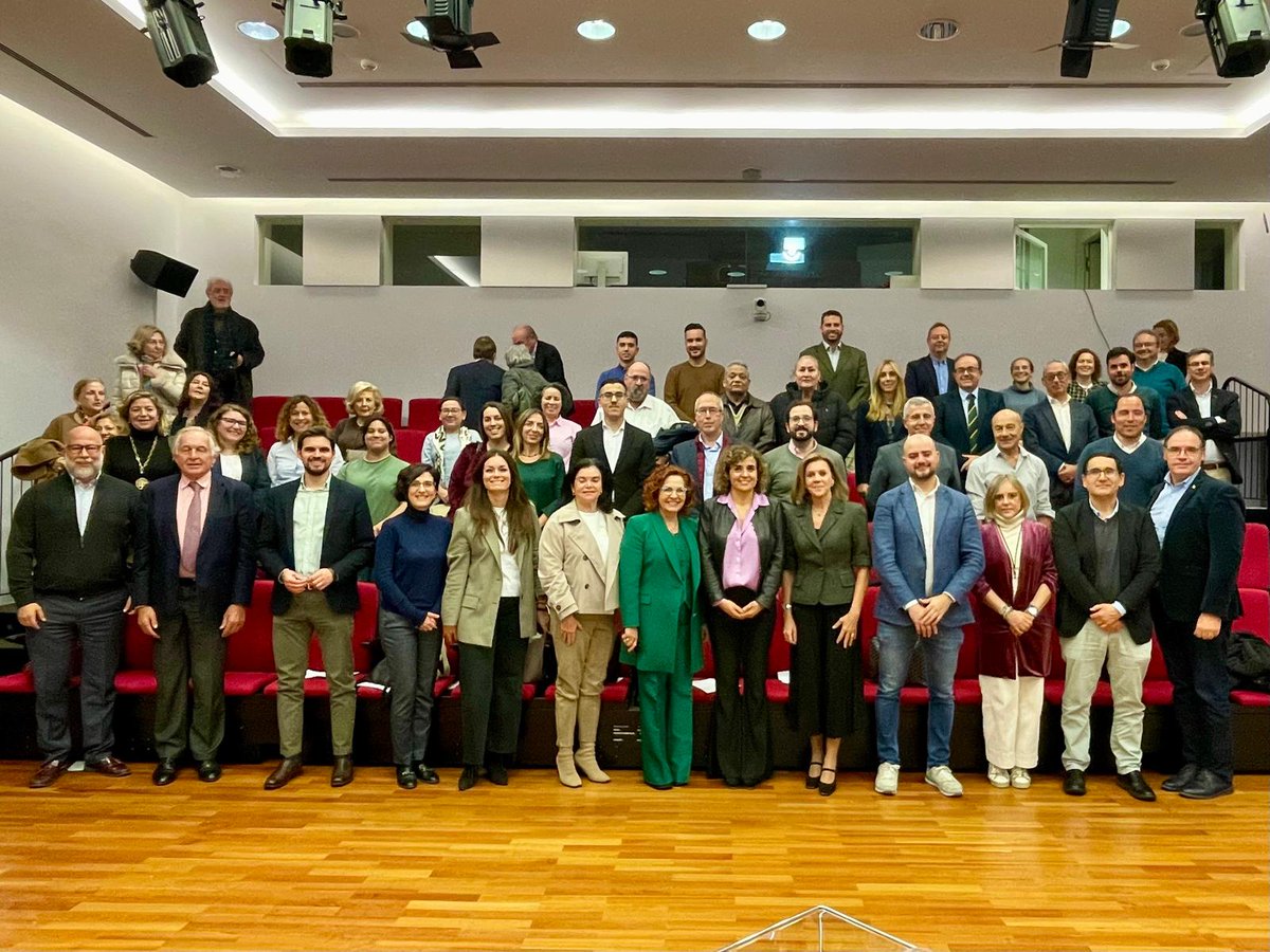 IDLPlider's tweet photo. 🌟 Ayer disfrutamos en el Curso Superior de Talento y Liderazgo Político de un nuevo lunes lleno de aprendizaje y experiencias con @dolorsmontserrat_ , portavoz del PPE, y el exministro de Trabajo, Jesús Caldera. #Talento #LiderazgoPolítico #DolorsMontserrat #JesusCaldera https://t.co/fZOF6Wr9Mg