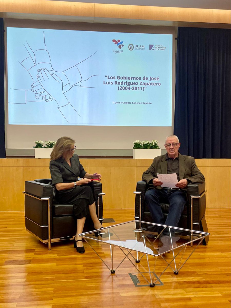 🌟 Ayer disfrutamos en el Curso Superior de Talento y Liderazgo Político de un nuevo lunes lleno de aprendizaje y experiencias con @dolorsmontserrat_ , portavoz del PPE, y el exministro de Trabajo, Jesús Caldera. #Talento #LiderazgoPolítico #DolorsMontserrat #JesusCaldera