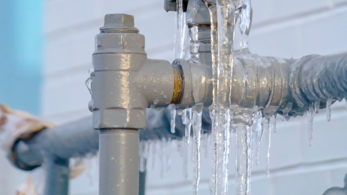 BrandREServices's tweet photo. #PropertyManagement Tips! Check out this article: Winter-Proofing Your Business: Essential Steps to Prepare #Restaurants, #Retail Stores for the Cold https://t.co/5bxha9nc4A 
#WinterProofing #AtlantaCRE #Atlanta #Georgia  #Christmas #Prep #Holidays #Ice #Winter #ColdWeather https://t.co/sIkD2QT63N