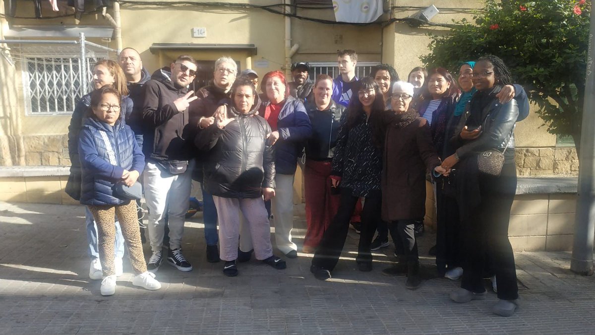 Aquest matí hem aturat als Blocs de La Florida el desnonament de la nostra veïna Fátima. Gràcies a la lluita del nostre veïnat.

Per un barri amb accés a un habitatge digne per a tothom. Seguim!