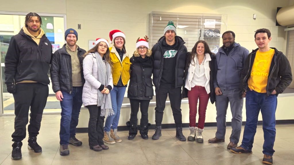 AthabascaBasin's tweet photo. Santa's in the north! Our 1st day kicked off with visits to Black Lake and Stony Rapids. Santa and his elves brought Christmas cheer - toys, oranges, candy and books. Lots of fun for all us elves! 
#SantaInTheNorth #uranium https://t.co/eIDt6Tw5tH