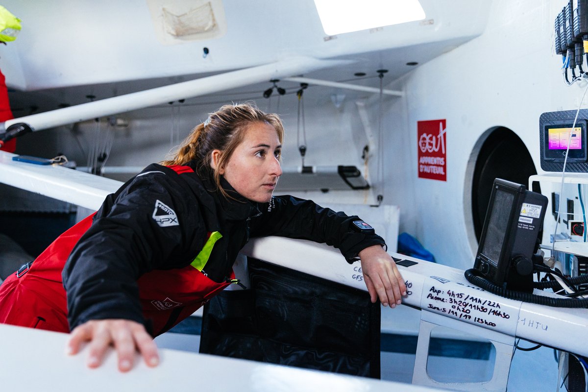 AAuteuil's tweet photo. Violette Dorange, notre marraine, s'apprête à doubler le Cap de Bonne Espérance dans des conditions difficiles : vents forts et grandes vagues. Elle franchit le 1er des 3 caps de son tour du monde. Soutenons-la dans cette étape clé ! 🌊💪 #VG2024 #VendéeGlobe2024 https://t.co/p4X4xzBx4P