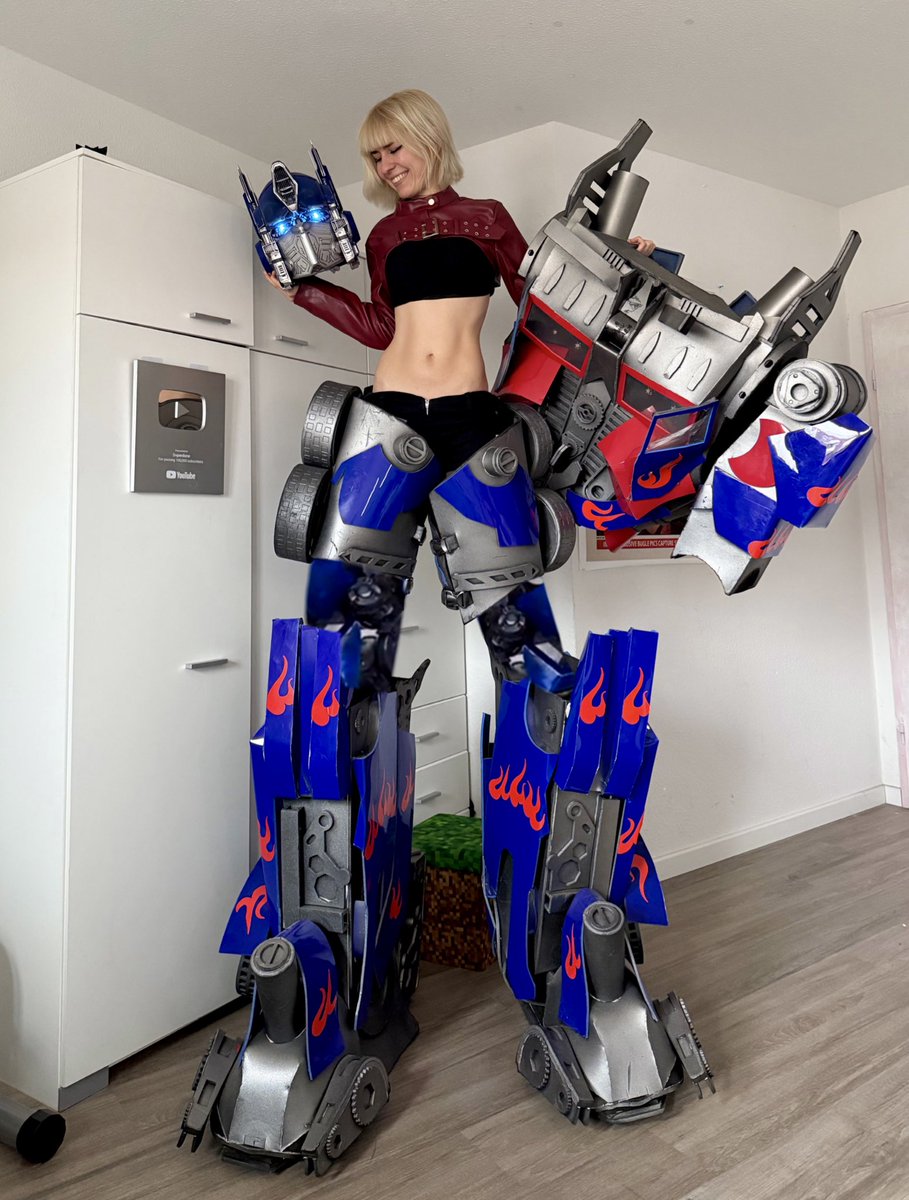 superd0ne's tweet photo. Would you date a woman taller than you? https://t.co/Y3sIHKl4d5