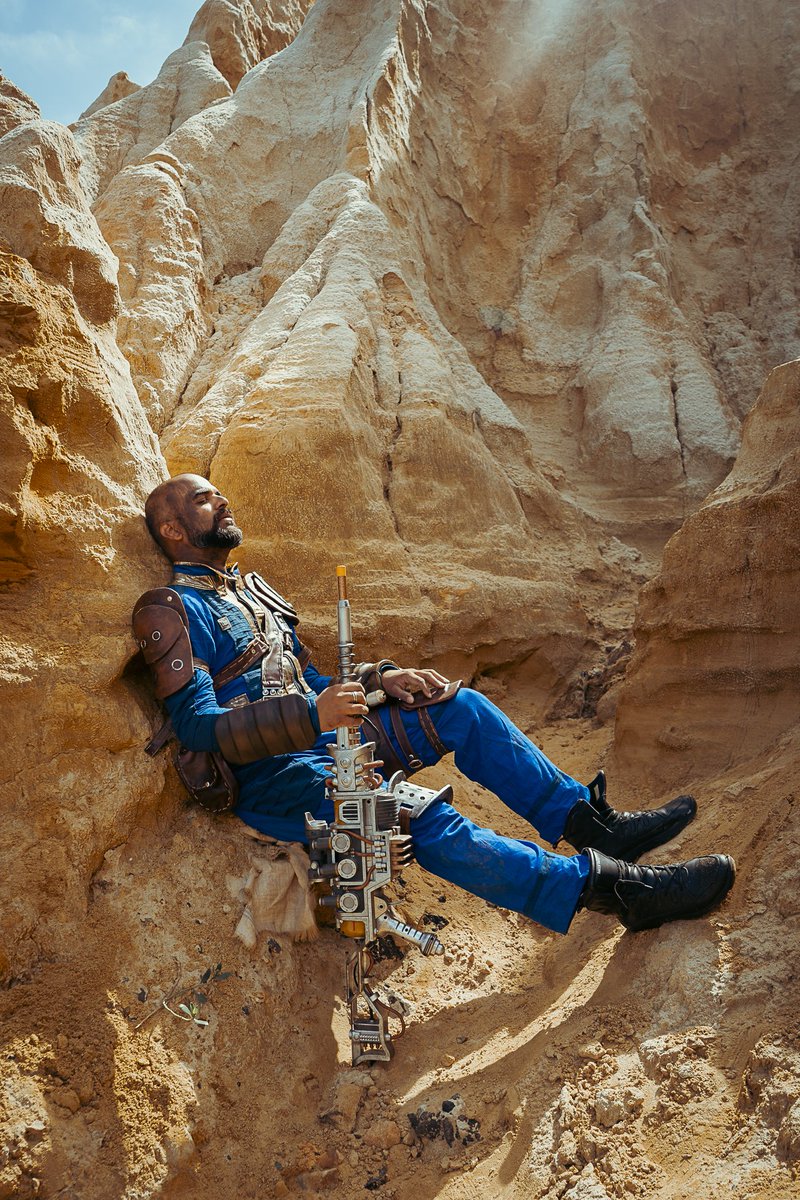 War never changes, but Men do.  Through the roads they walk. 
Love this shot of my <a href="/Fallout/">Fallout</a> Vault dweller. Such a beautiful location too. 

#Fallout #Fallout4 <a href="/falloutonprime/">FALLOUT⚡️</a> #Bethesda <a href="/Bethesda_ANZ/">Bethesda ANZ & SE Asia</a> <a href="/BethesdaStudios/">Bethesda Game Studios</a>