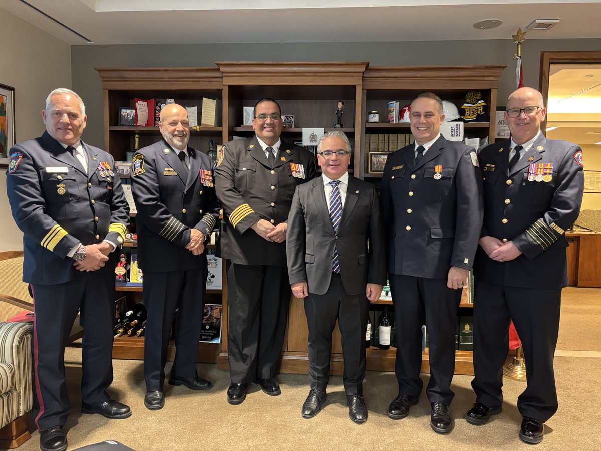 FireChiefSeth's tweet image. Great day so far with @CdnFireChiefs #ChiefsOnTheHill advocating for #CanadaNeedsANationalFireAdministration and #RestoreJEPP.