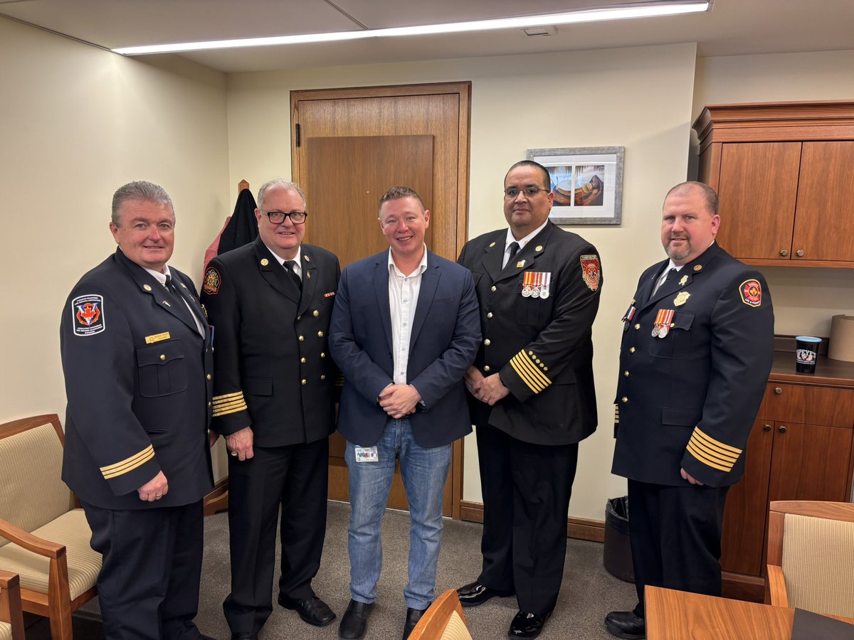 FireChiefSeth's tweet image. Great day so far with @CdnFireChiefs #ChiefsOnTheHill advocating for #CanadaNeedsANationalFireAdministration and #RestoreJEPP.