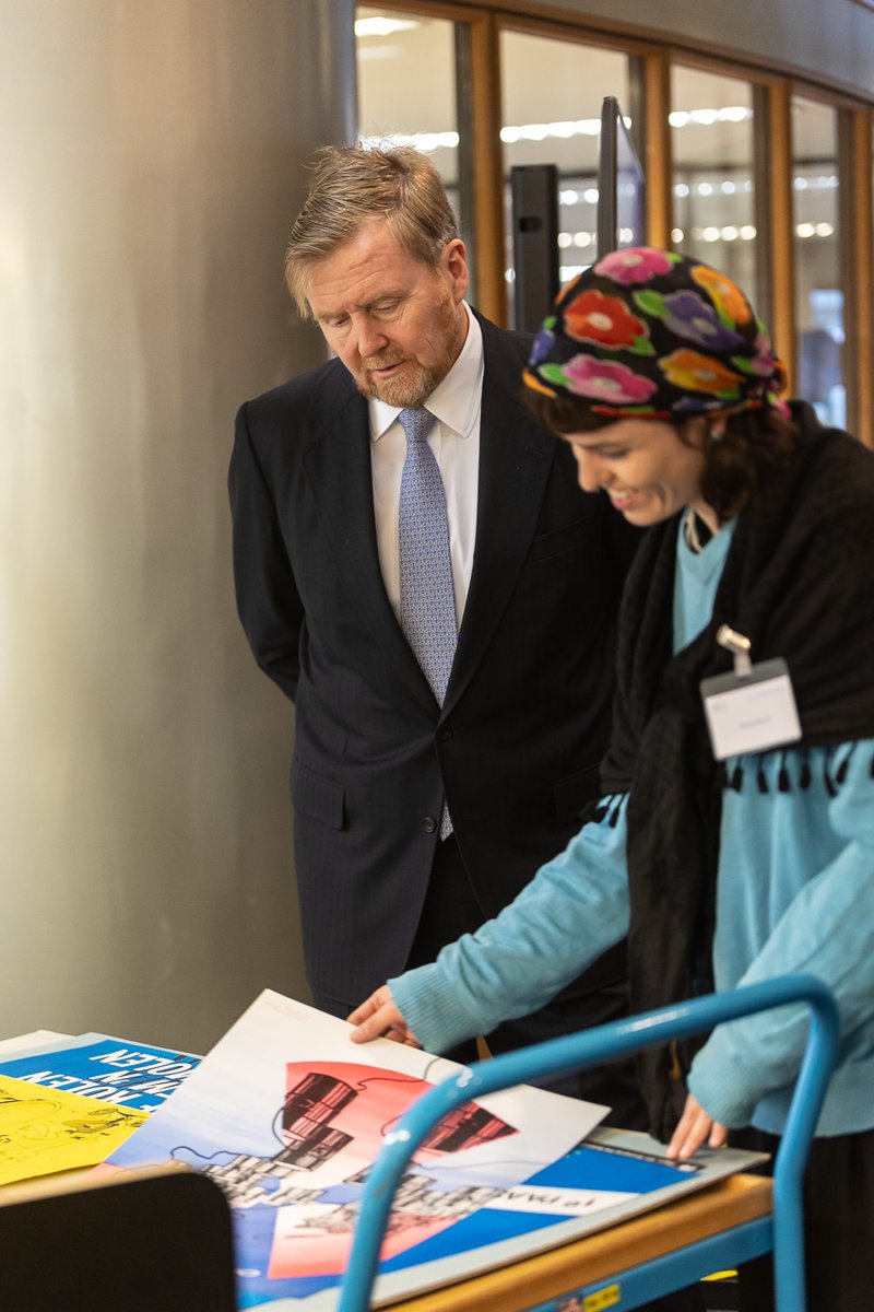 Vandaag verwelkomden we de koning op het IISG. Na een rondleiding door het archief sprak hij met onderzoekers en collectiespecialisten over onze projecten. Het bezoek eindigde met een gesprek met stakeholders zoals de <a href="/FNV/">FNV</a>, <a href="/GreenpeaceNL/">Greenpeace Nederland</a> en @InstituutGak.
